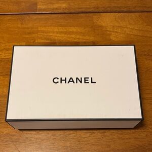 CHANEL White and Black Gift Box
